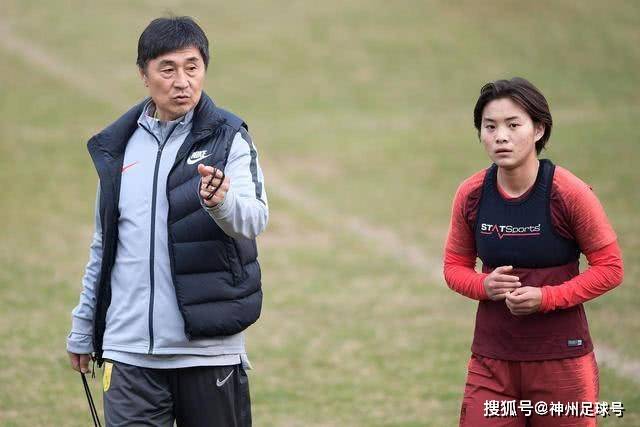 爆冷战平！C罗世界杯首战跑动距离8389.5米，踢满全场仅25次触球