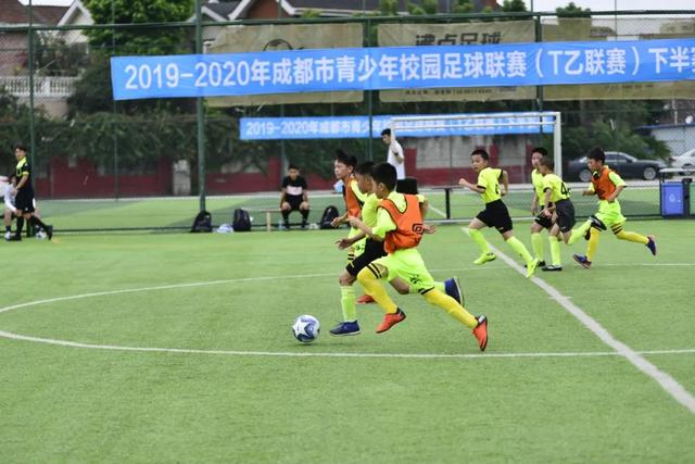 特朗普称与伯纳姆关系优于斯塔默